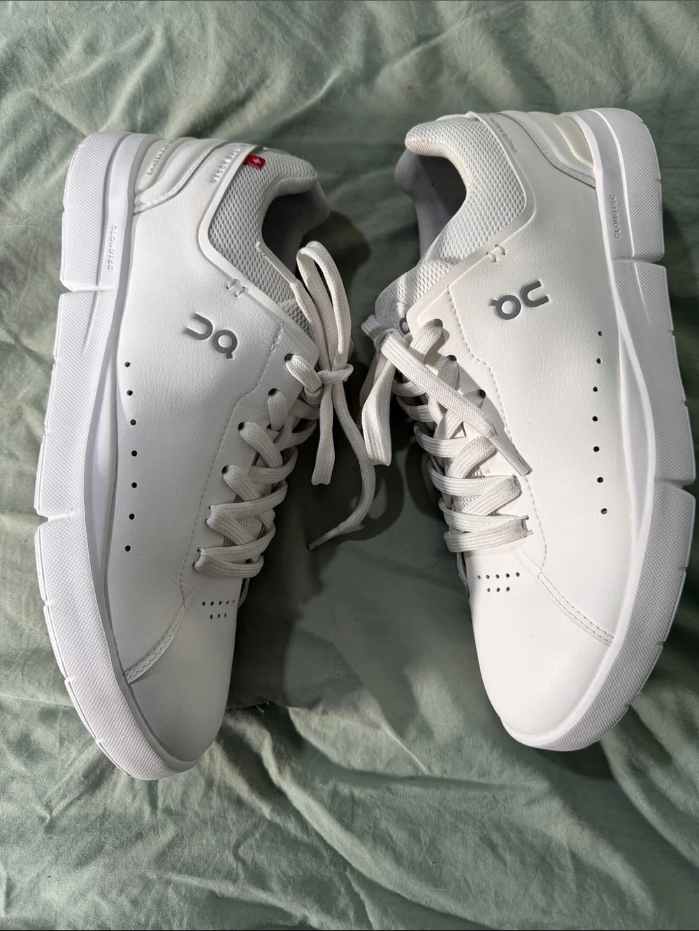 On Clouds On Running; The Roger Advantage- Basic All-White Casual Shoes